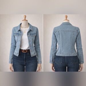 🌟BRAND NEW WITH TAGS! Light Wash Denim Jacket - Classic Blue